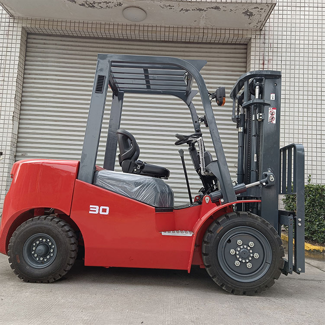 Neuer 3-Tonnen-Diesel-Gabelstapler CPC30 mit Dieselmotor