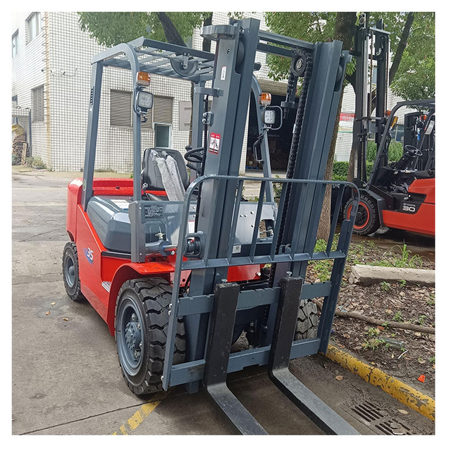 Trak Forklift Diesel Industri 3.5 Tan Merah CPCD35 Berkecekapan Tinggi